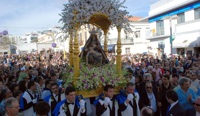 Festa da Mae Soberana procession in Loule Algarve